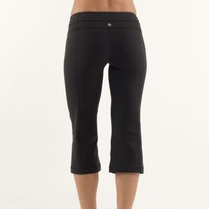 Lululemon Capris Women's Size 6 US Black Reversible Flare Cropped Leggings